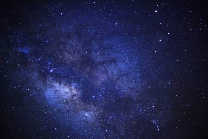 Fototapeta nocne rozgwieżdżone niebo